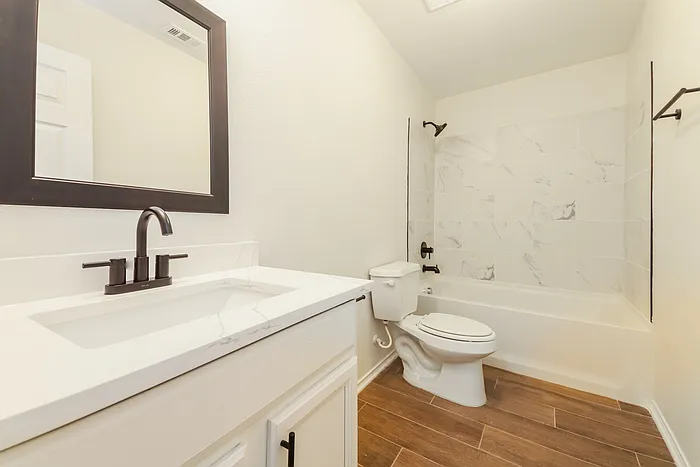 1096 Oakbrook St — Photo 14