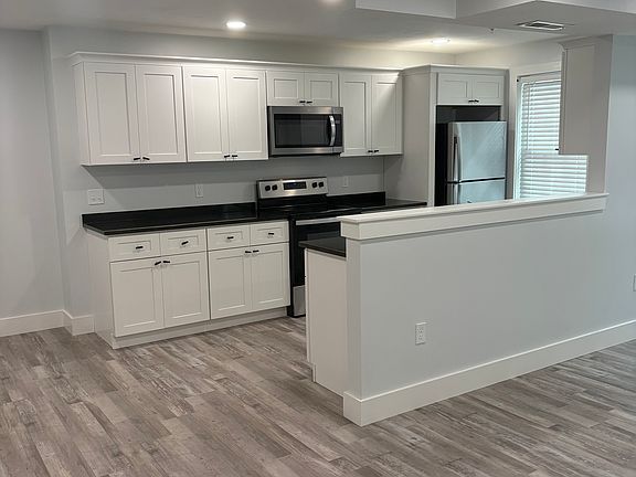 5th image of 135 Chelmsford St #2