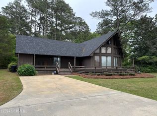 900 Underwood St, Clinton, NC 28328