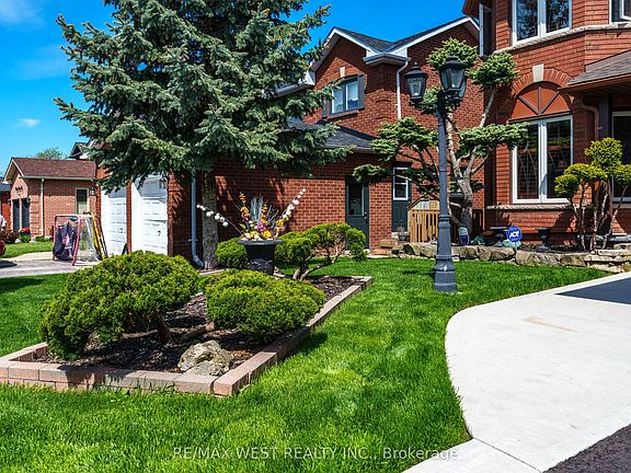 4th image of 27 Golden Meadow Rd