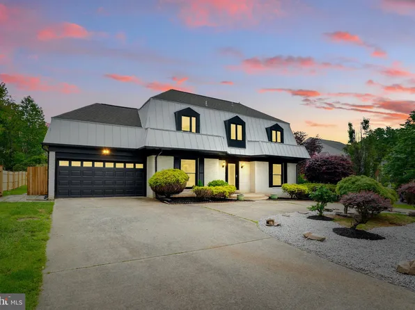 7434 Mason Ln, Falls Church, VA 22042