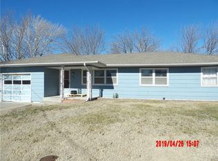 217 W Warren Ave, Garnett, KS 66032