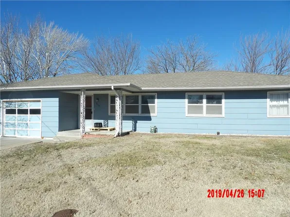217 W Warren Ave, Garnett, KS 66032