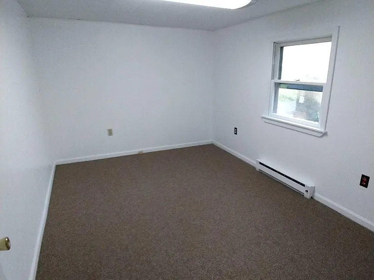 107 E Rockhill Rd — Photo 20