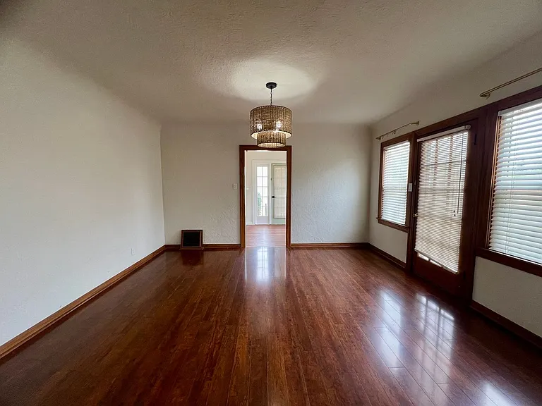 790 E San Joaquin Ave — Photo 5