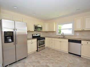 215 Countryside Ln, Mount Laurel, NJ 08054