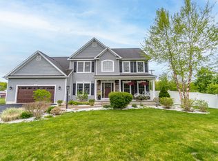 2 Haywood Ln, Rensselaer, NY 12144