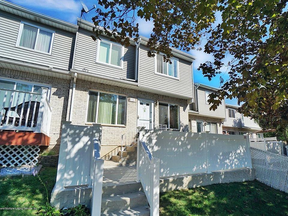 1st image of 385 Maguire Ave