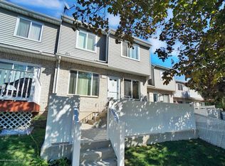 385 Maguire Ave, Staten Island, NY 10309