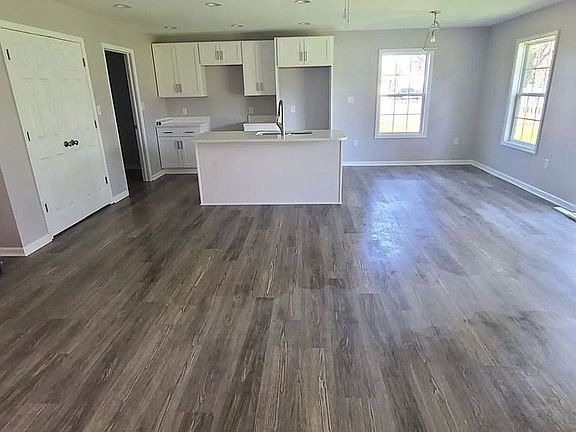 3rd image of 104 Chappell Garden Dr