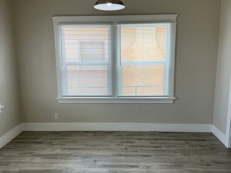 604 S 1st Ave — Photo 12