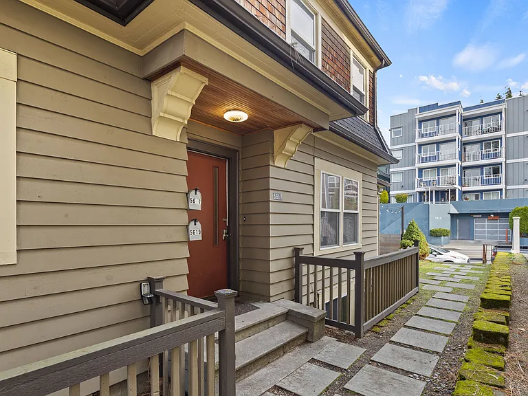 5617 15th Ave NE — Photo 3