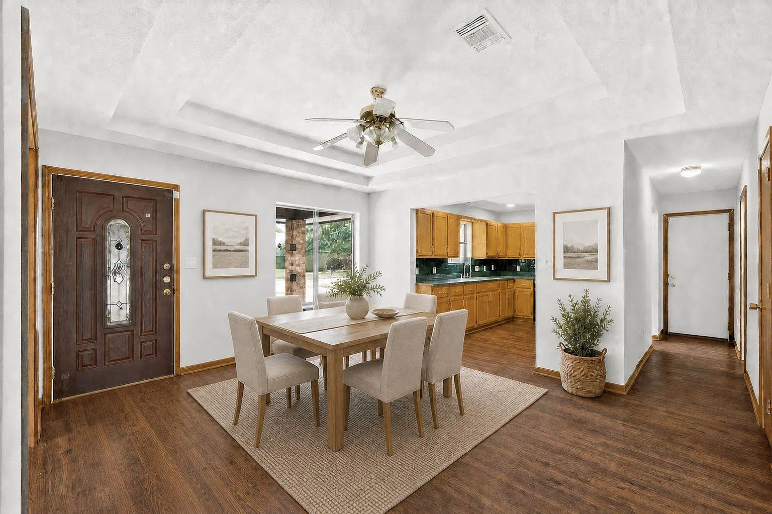 903 Travis St — Photo 4