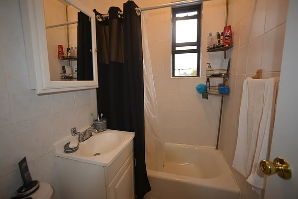 Rented by Voro, LLC | media 12