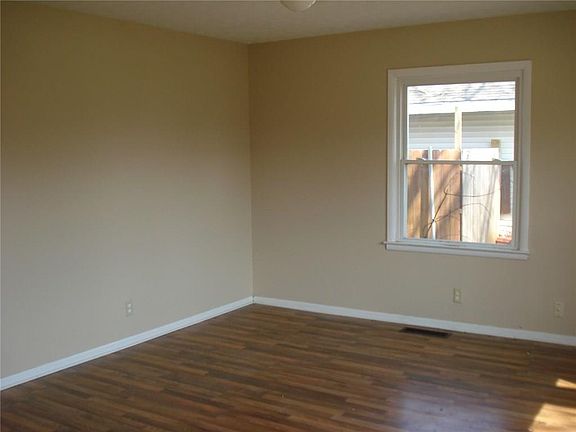 2nd image of 528 W Parkwood Ave
