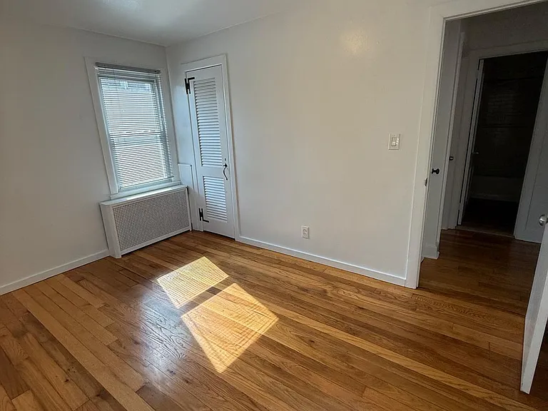 548 Queen St — Photo 7
