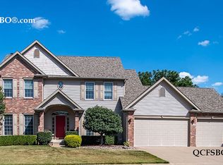 5537 N Ridge Cir, Bettendorf, IA 52722