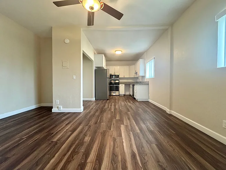 2221 Abbott St #4 — Photo 2