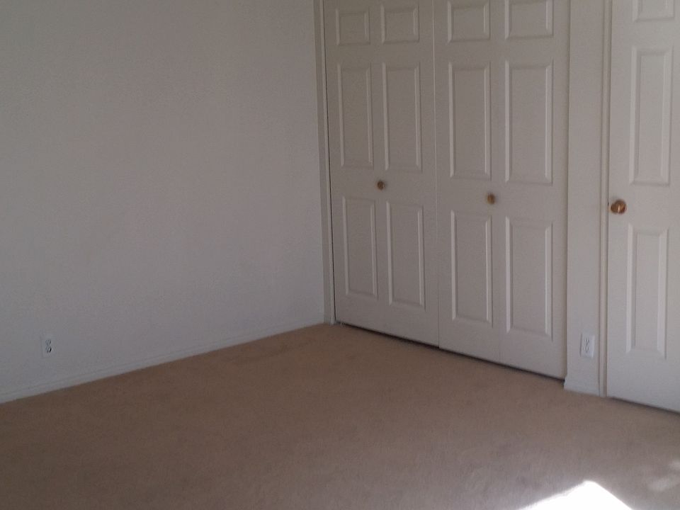 1st image of 987 E Creek Hill Ln #30