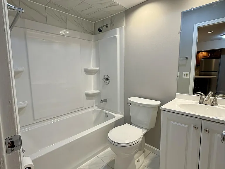 222-224 48th St #2D — Photo 8
