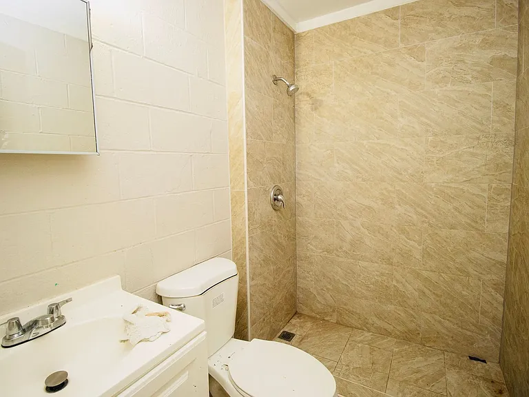 2447 Gervais St #B — Photo 13