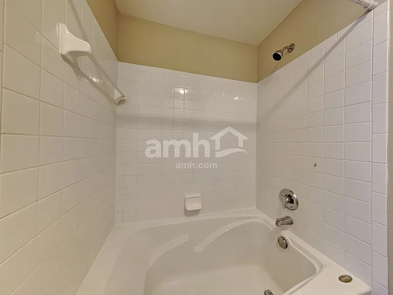 353 W Hunters Dr — Photo 15