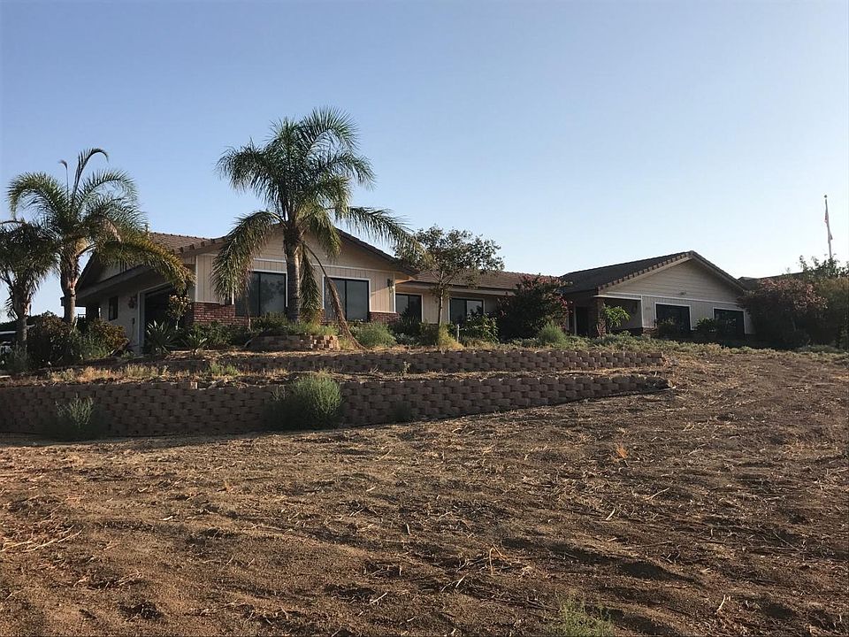1.65 acres of horse property