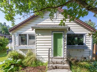 115 W Meadow Dr, Hinton, AB T7V1N8