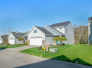 1389 Highland Hill Dr SE, Lowell, MI 49331