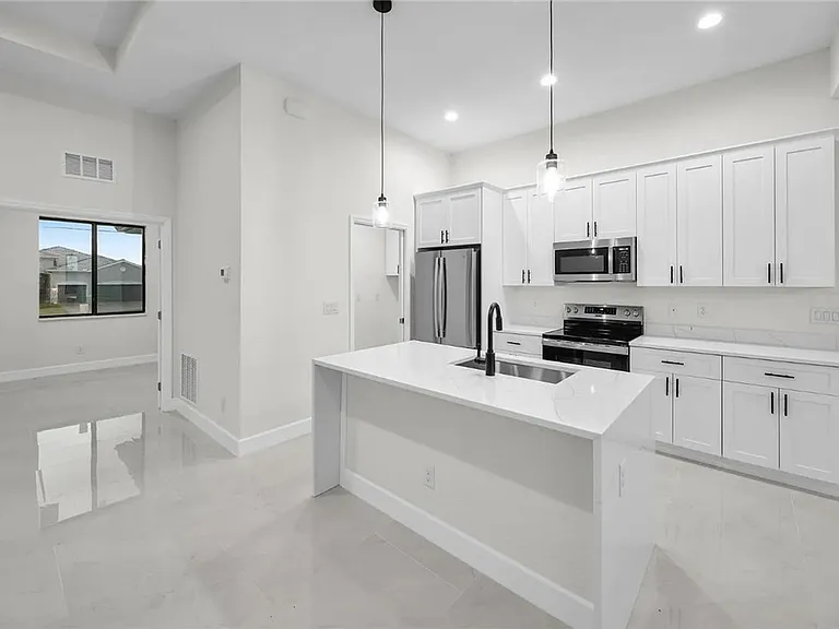 16229 Cape Horn Blvd — Photo 4