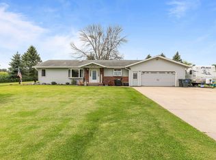N6851 County Road D, New London, WI 54961