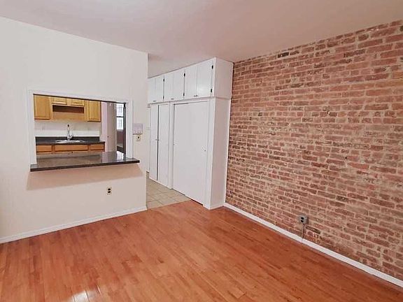 3rd image of 517 W 212th St APT E