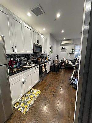 2nd image of 2111 Regent Pl #2