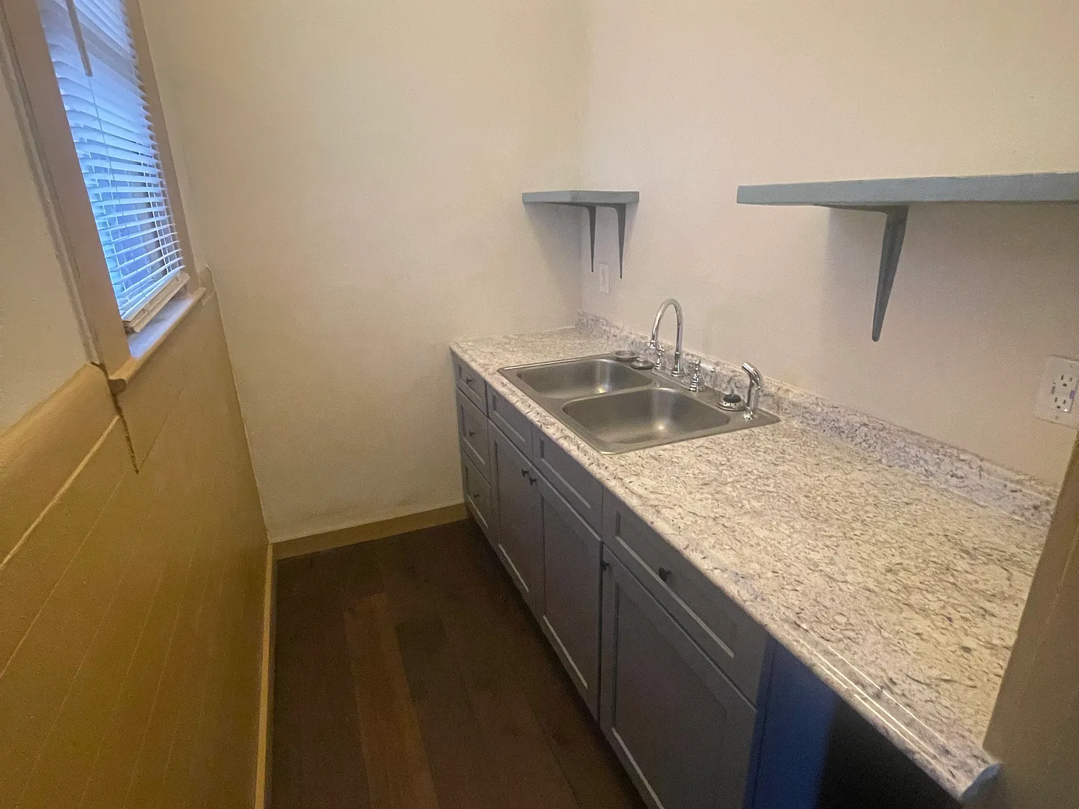 1 bed, 300 sqft, $800 — Photo 4