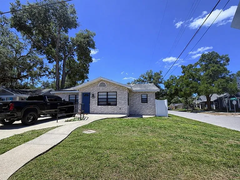 7218 N Highland Ave — Photo 2