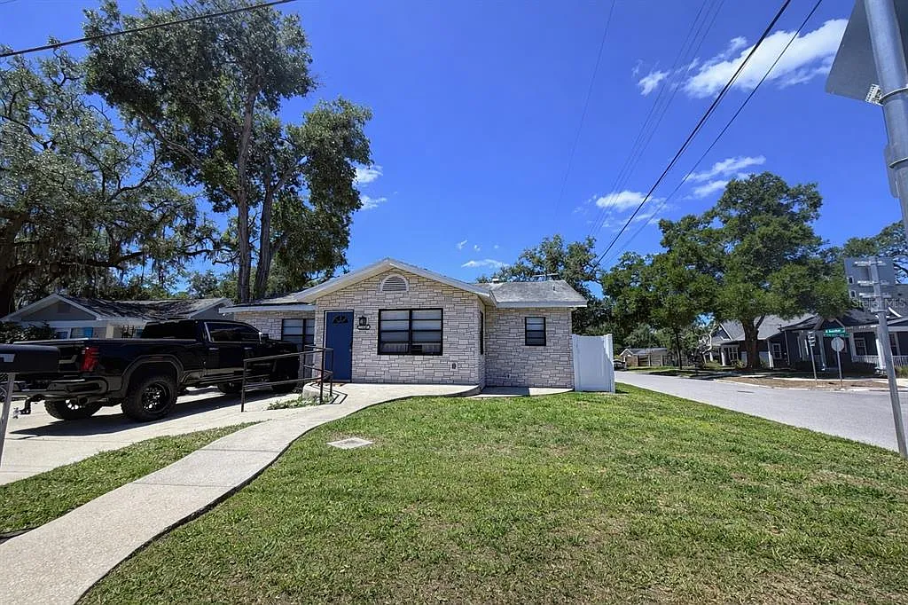 Building Photo - 7218 N Highland Ave