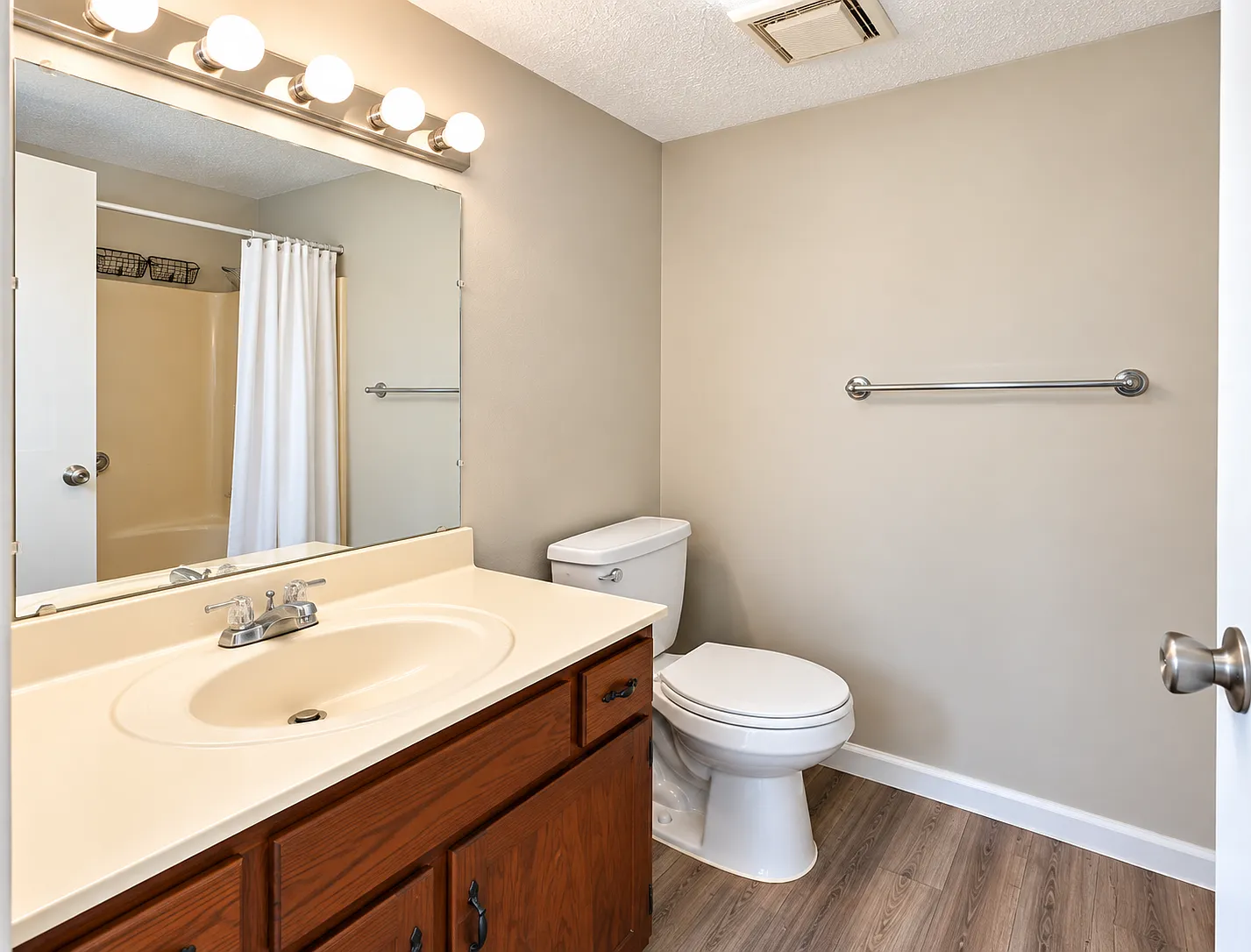 1 bed, 100 sqft, $725 — Photo 3