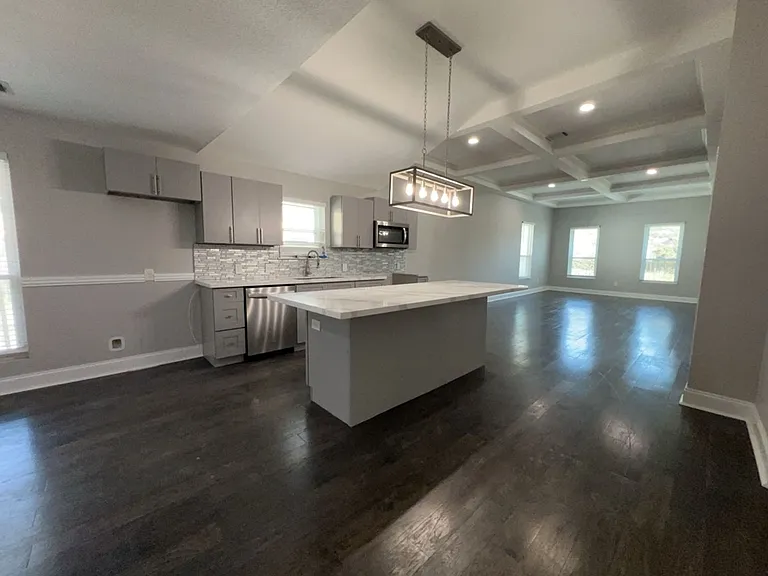 401 Walton St — Photo 13