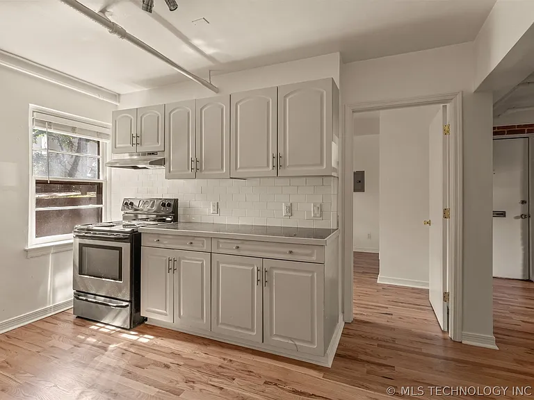 1520 E 17th St #E — Photo 10