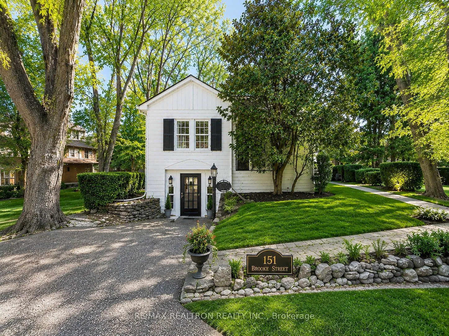 4 bed, $4,500 — Photo 1