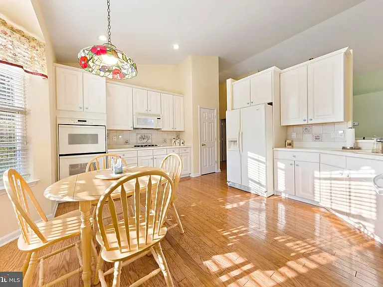 Eat in Kitchen