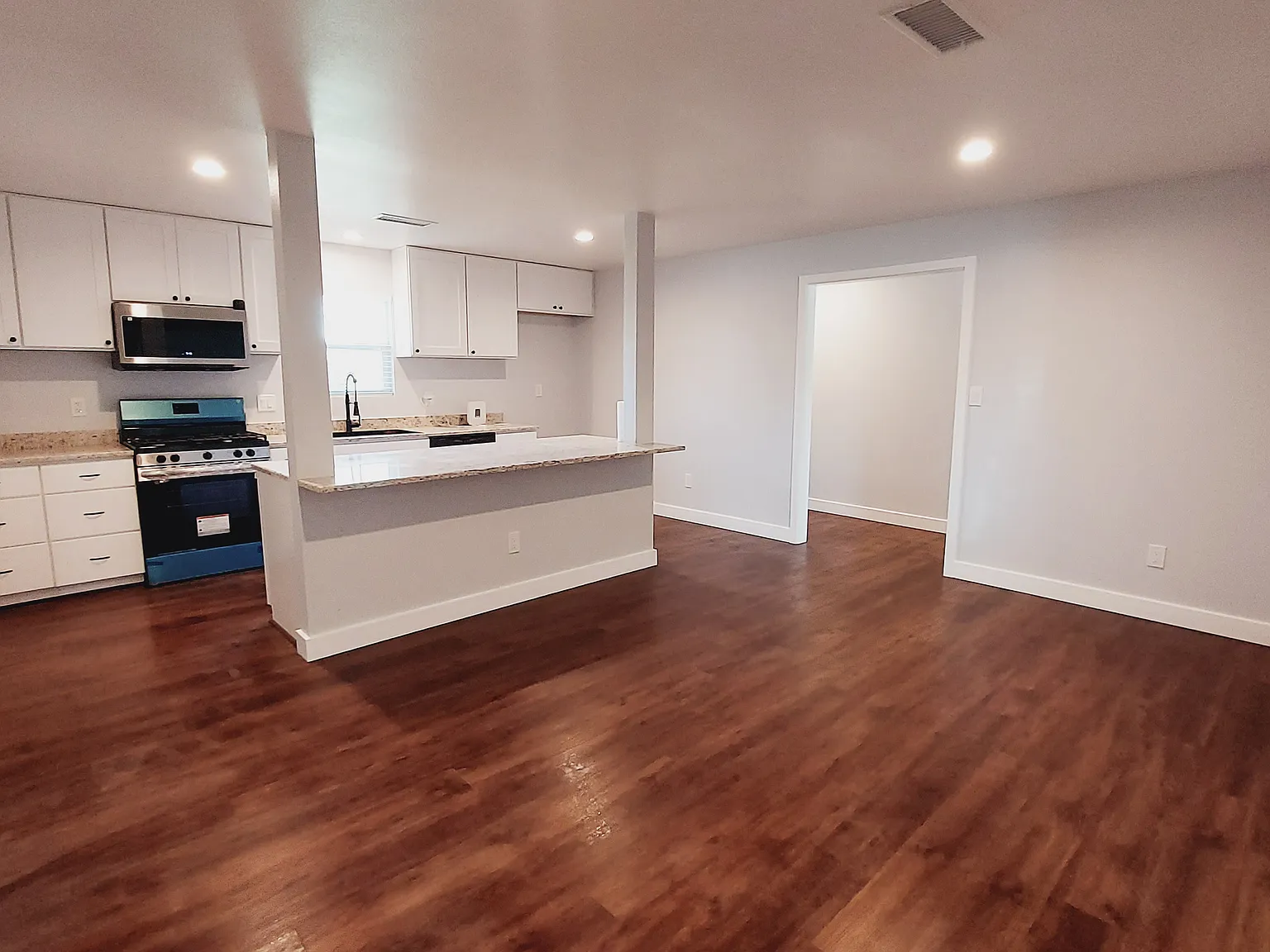 3 bed, 1500 sqft, $1,975 — Photo 3