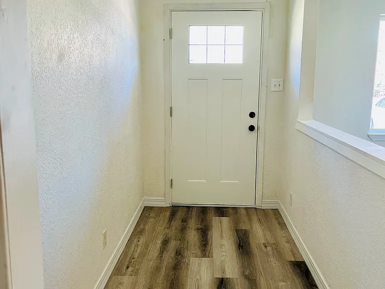 438 James St — Photo 19