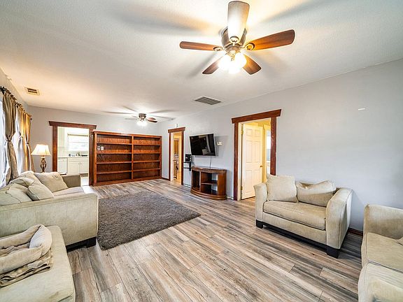 4th image of 4152 E Platt Ave