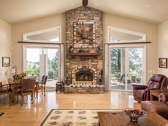 3rd image of 2420 Willow Creek Ct