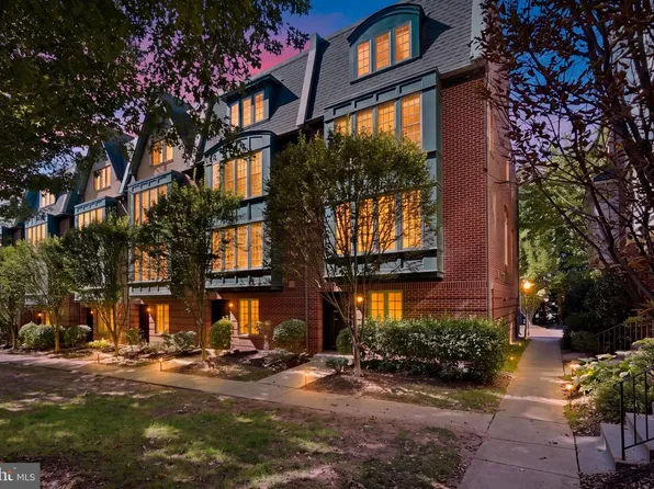 9678 Cedar Farm Cir, Fairfax, VA 22031