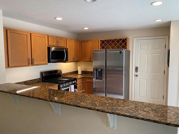 2nd image of 1541 Par Court
