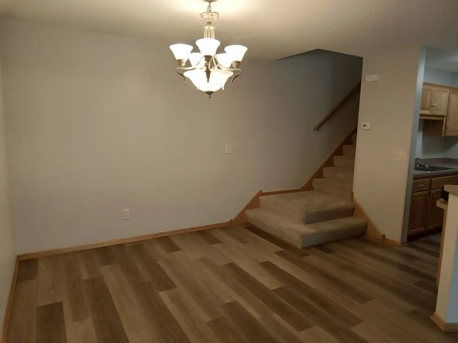 Beautifully Maintained 3 BR, 3 Bath Town Home, Great Location — Photo 4