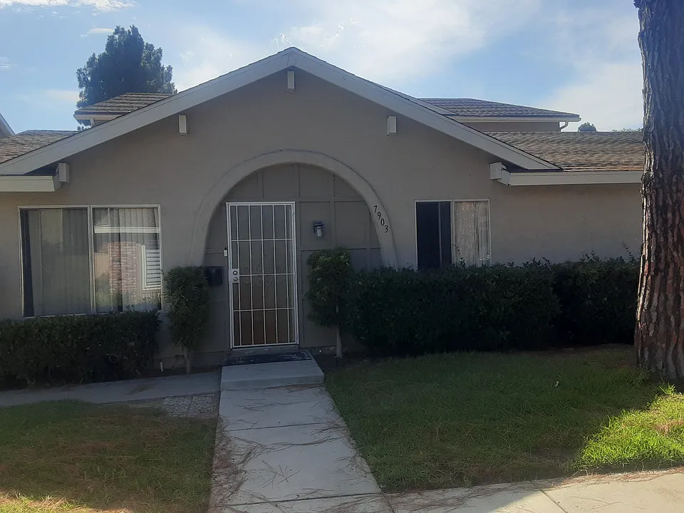 7903 Camino Glorita