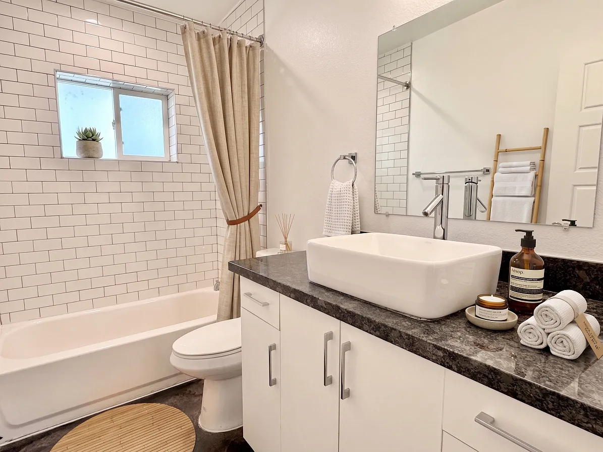 2 bed, 794 sqft, $1,595 — Photo 3